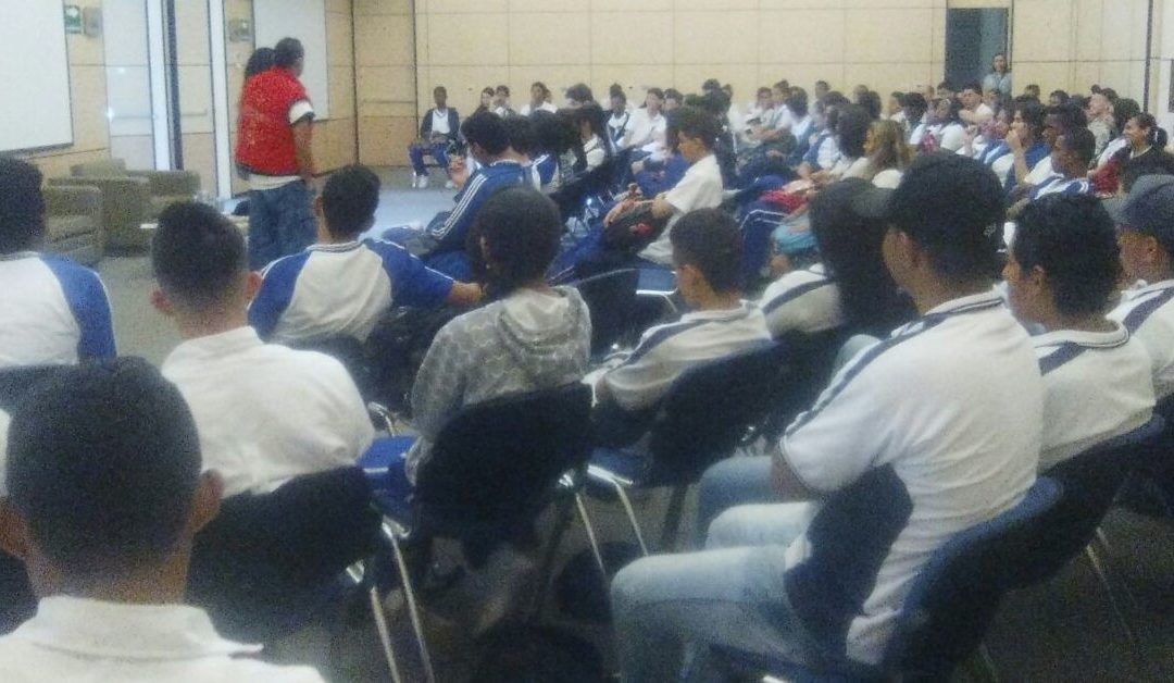 Charla ¨parlaches¨ en COMFAMA