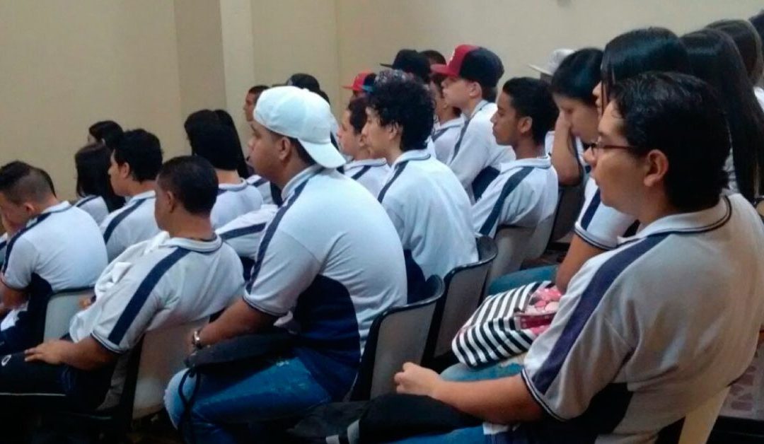 Entrega de símbolos institucionales