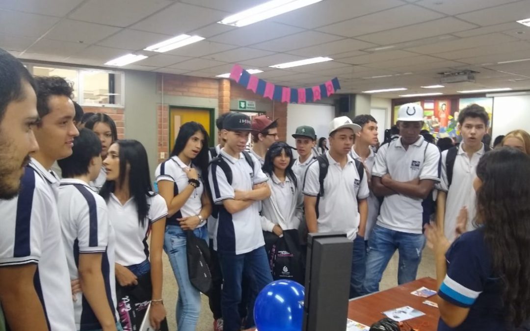 Visita de los estudiantes del CLEI 6 a la universidad MARÍA CANO.